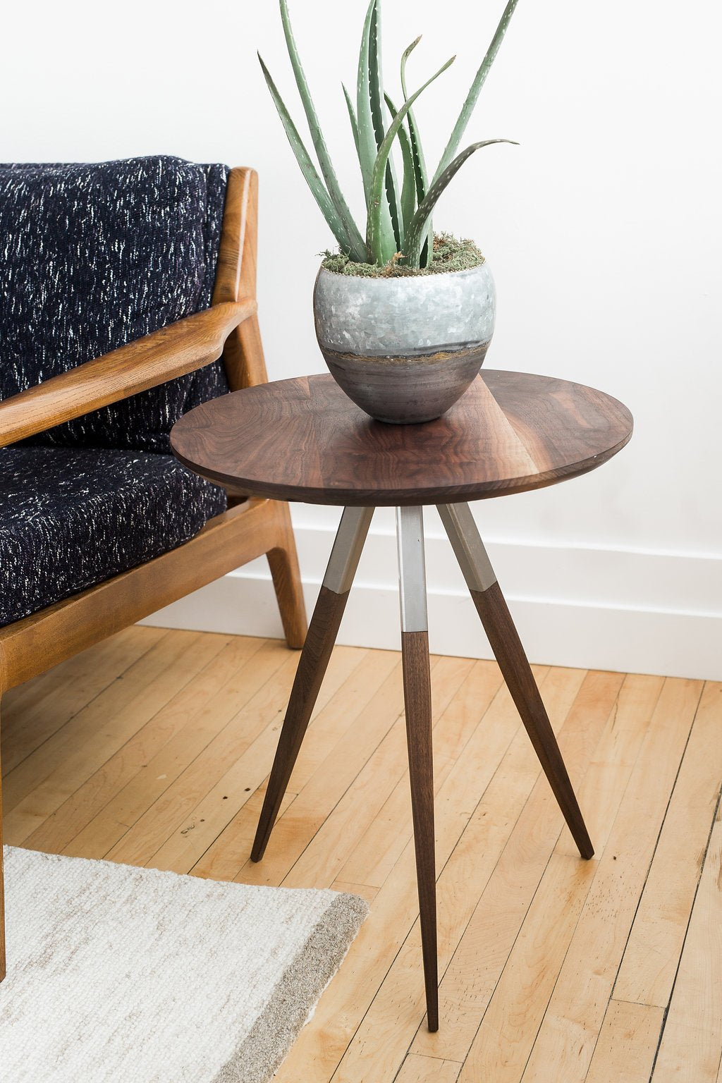 SCULLY Round End Table