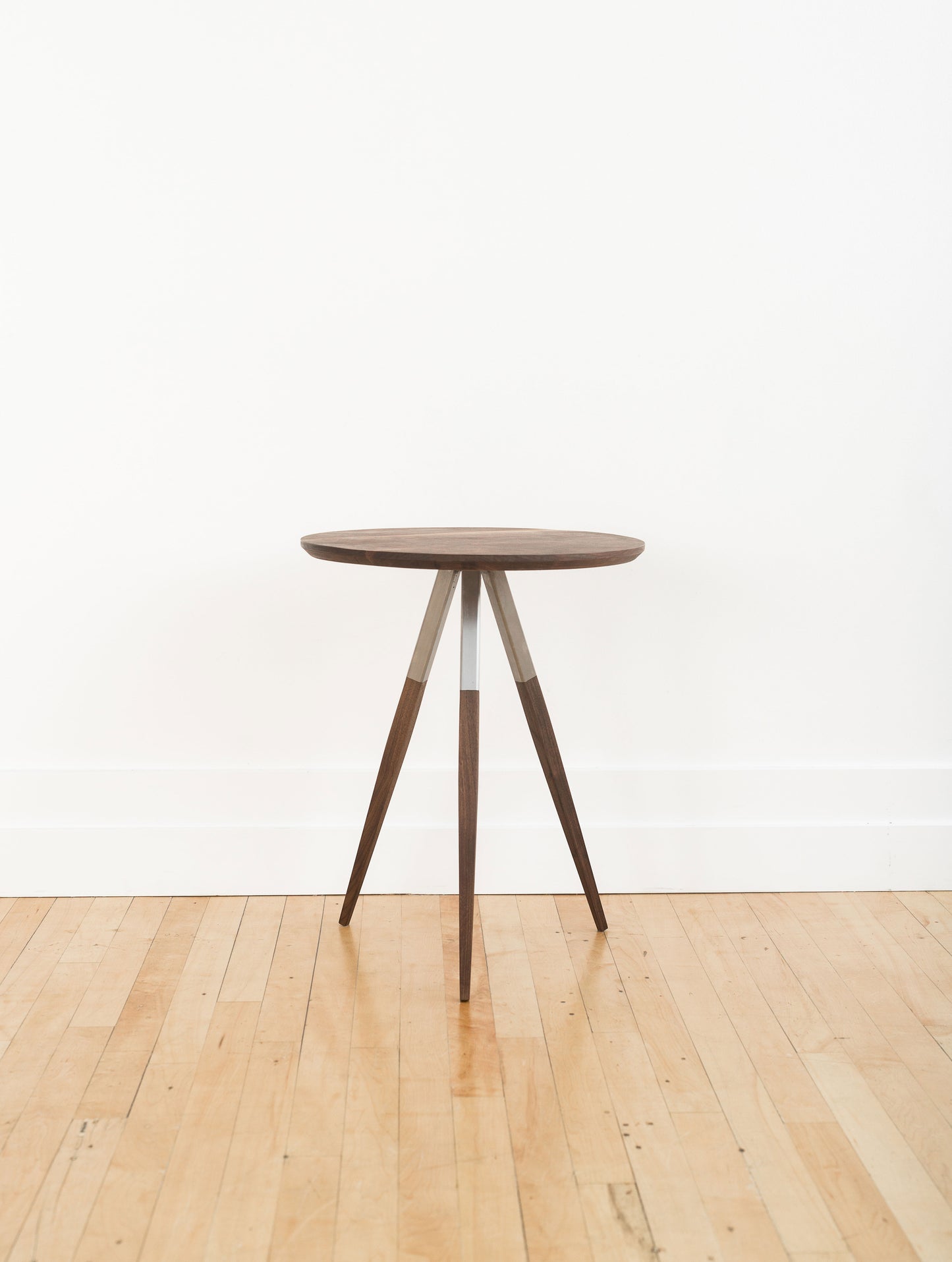 SCULLY Round End Table
